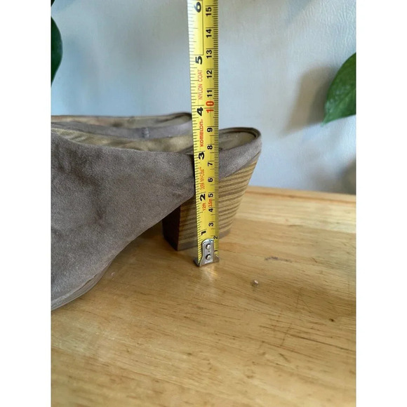 Old Navy Women’s size 10 Suede heels - Picture 2 of 7